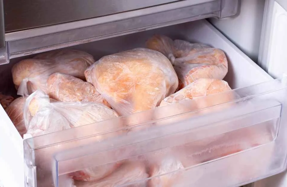 cara-menyimpan-daging-ayam-di-kulkas-Indofarm